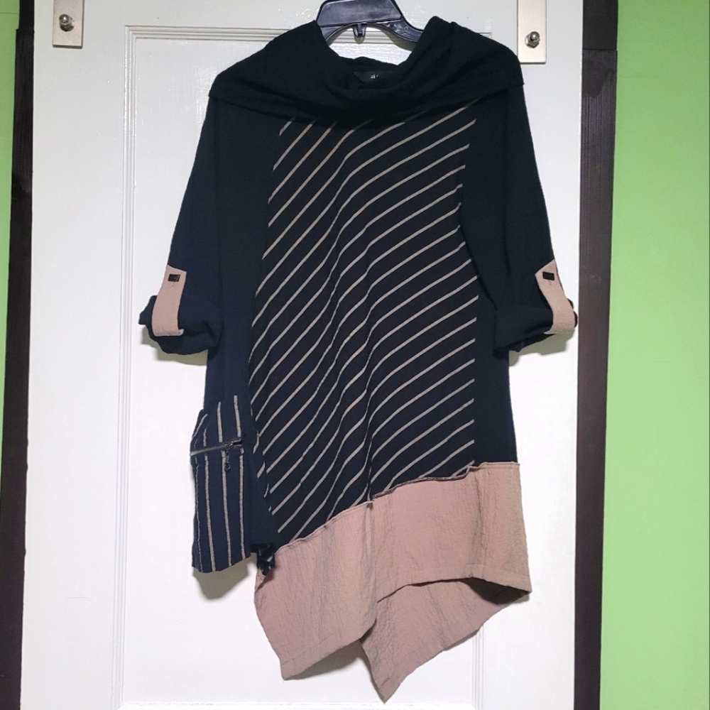 NWOT Ali Miles Black And Pink Cowl Neck Top Sz Small